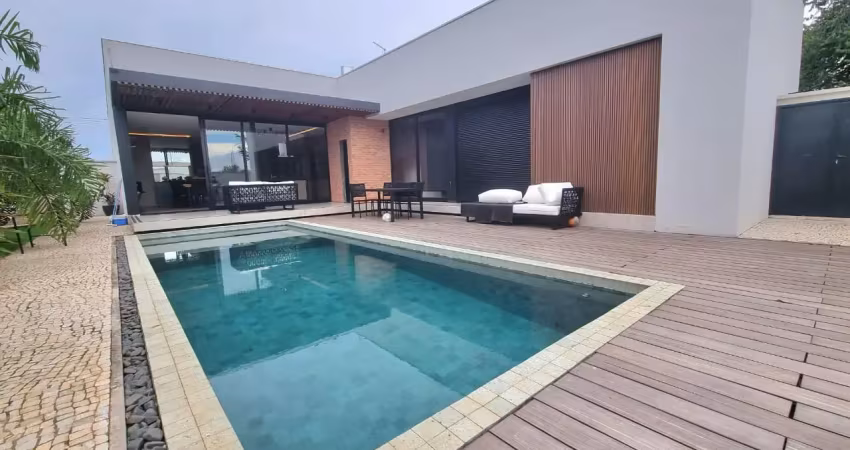 Linda casa térrea à venda - 100% mobiliada com 3 suítes + escritório + área de lazer