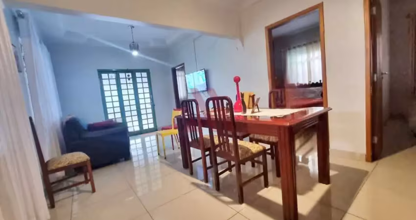 Casa com 3 quartos à venda na Rua 4, Vila Abajá, Goiânia