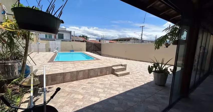 Casa mobiliada com piscina a 5 min da praia – 4 quartos em maresias