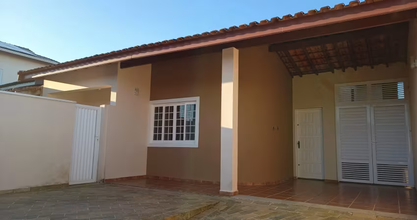 Casa a venda com 3 quartos na cidade de peruíbe bairro oasis!