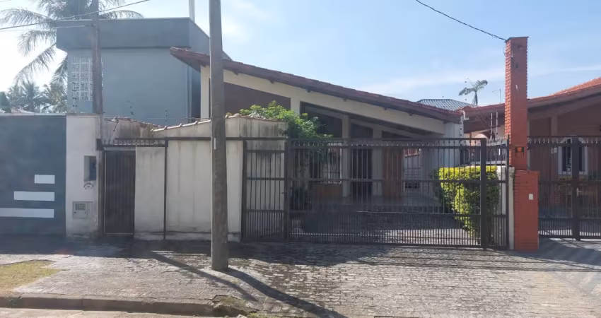 Oportunidade casa a venda a 100 metros do mar em peruíbe litoral sul de sp