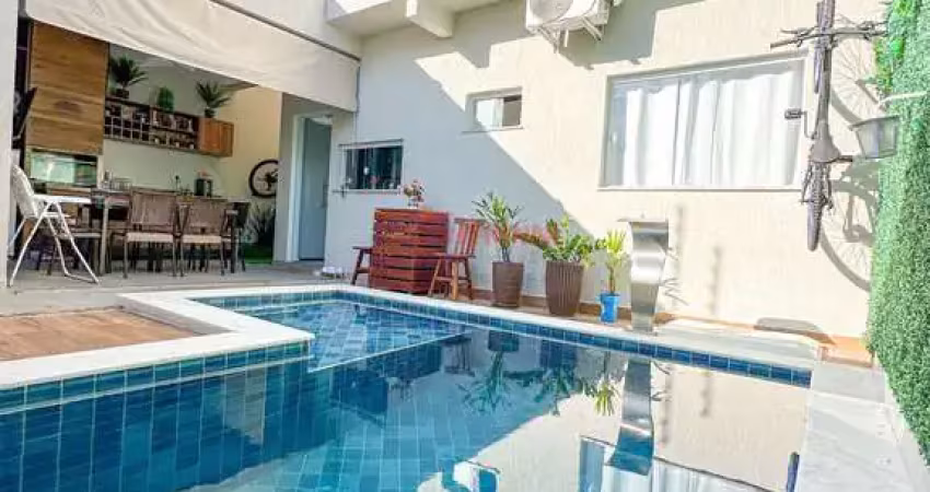 Casa 4 suites com piscina em condomínio - buraquinho