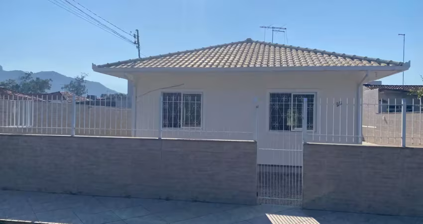 Casa á venda no bairro universitário, biguaçu- sc. próximo de tudo!