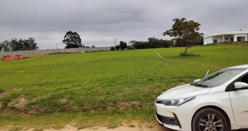 Excelente terreno em condomínio fechado na cidade de alambari - a apenas 30 minutos de sorocaba e 1h30 de são paulo.