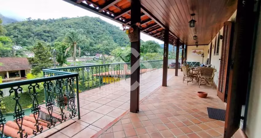 Casa com 4 quartos, piscina - ótima localização - teresópolis rj