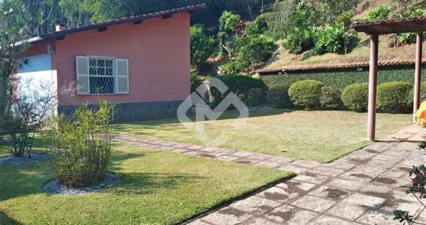Casa em condomínio com 3 quartos e casa de caseiro - teresópolis - rj