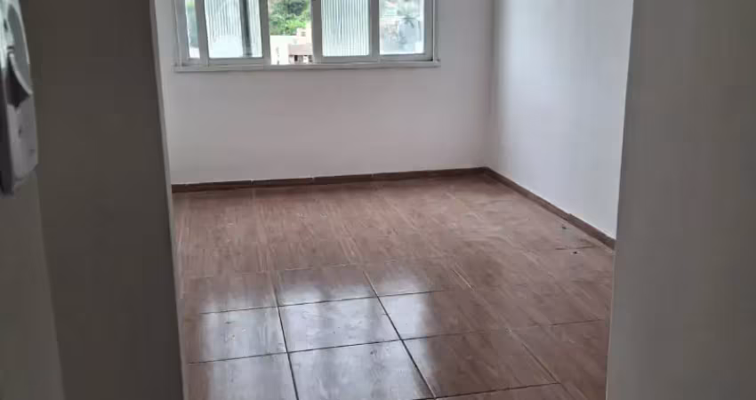 Vende se lindo apartamento de frente . na av marechal floriano peixoto 1480