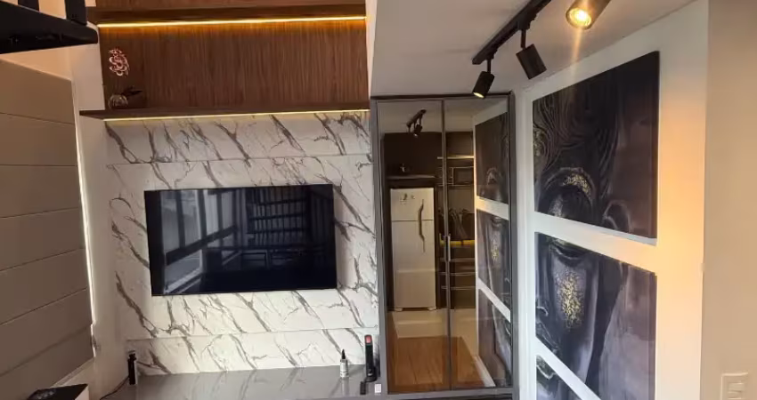 Loft moderno e sofisticado com quartzo amarelo todo mobiliado
