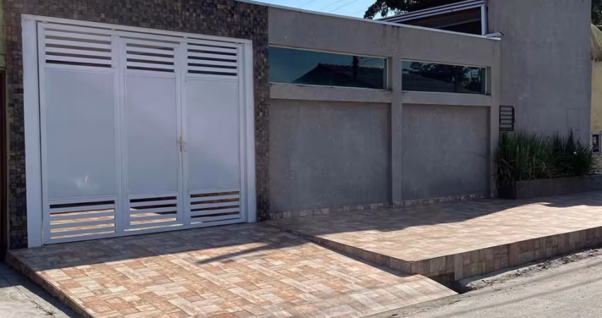 Linda casa com piscina