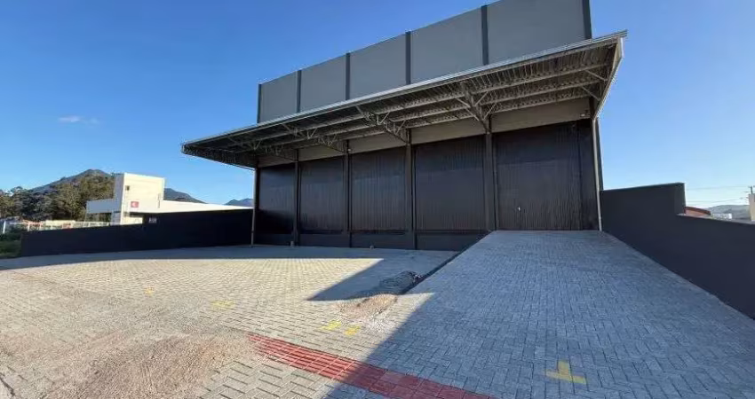 Imóvel para aluguel possui 2000 metros quadrados em pachecos - palhoça - sc