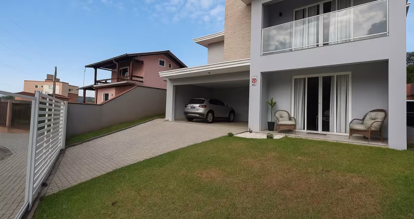 Ampla residência em rua sem saída e espaço para piscina com área gourmet