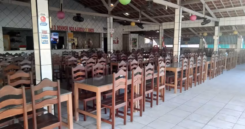 Churrascaria em funcionamento na ce 090 - porteira fechada