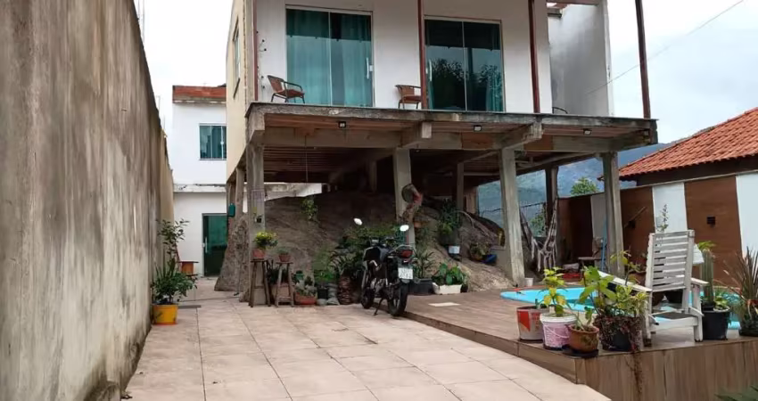 Casa à venda na Rua Valdir Pequeno de Melo, 99, Campo Grande, Rio de Janeiro