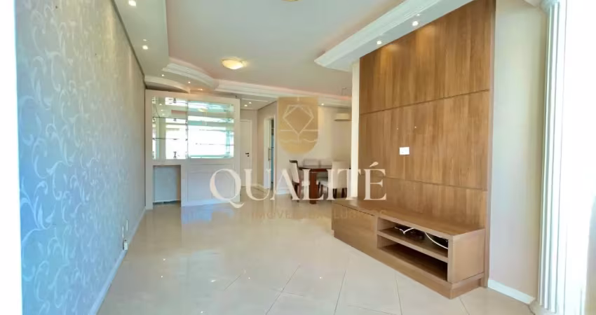 Apartamento com 3 dormitórios sendo 1 suíte, andar alto e 1 vaga coberta e livre à venda no centro de florianópolis