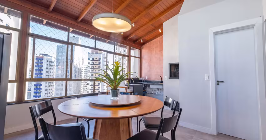 Cobertura duplex  com 221m² no centro de florianópolis ao lado do hippo
