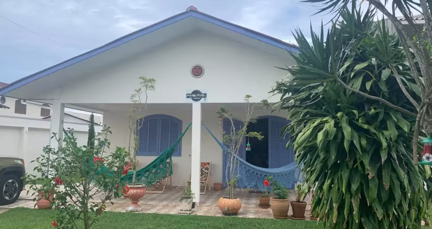 Casa com 3 quartos à venda na Avenida Marechal Deodoro, 753, Brejatuba, Guaratuba