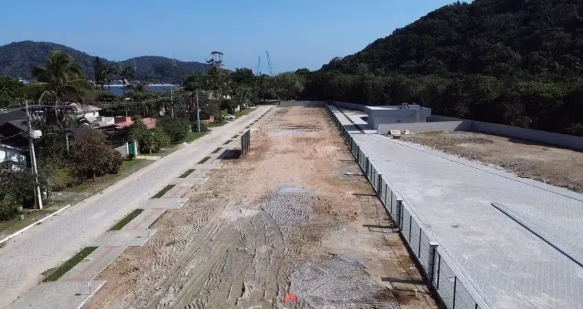 Terreno à venda na Avenida Vinte e Nove de Abril, s/n, Prainha, Guaratuba
