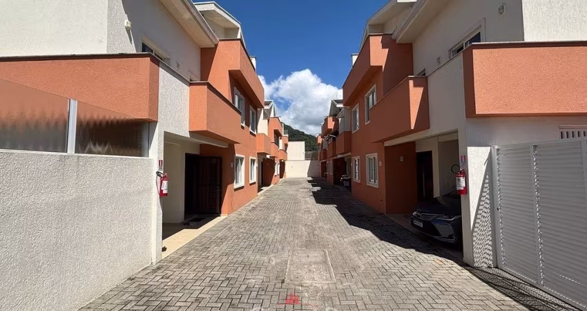 Triplex para venda com 3 quartos em Caioba