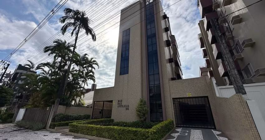 Apartamento com 03 quartos em Caiobá