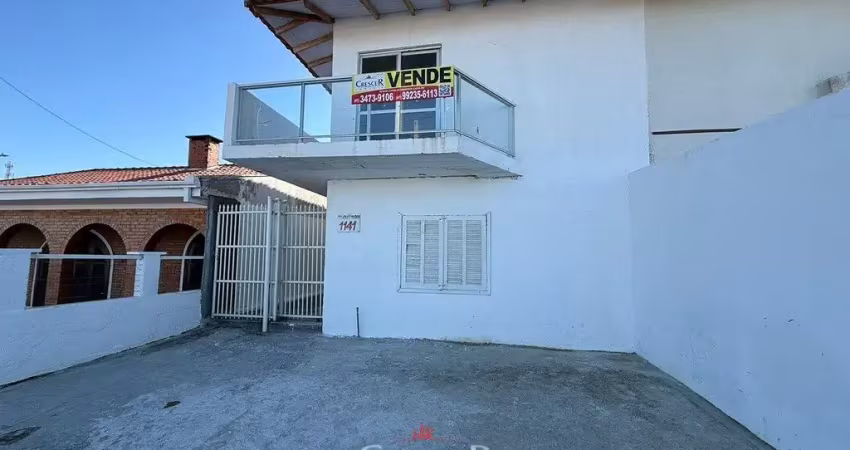 Sobrado para venda frente mar, com 3 quartos, em matinhos