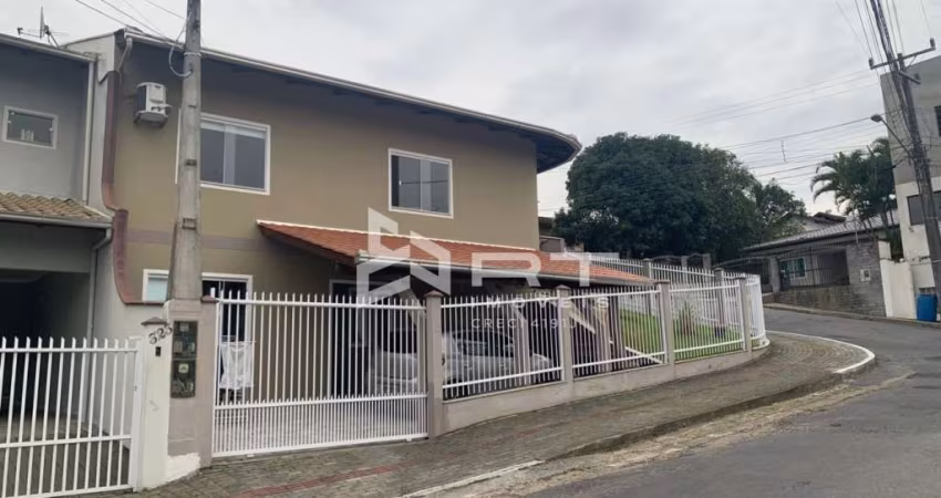 Casa com 3 quartos à venda em Água Verde, Blumenau 