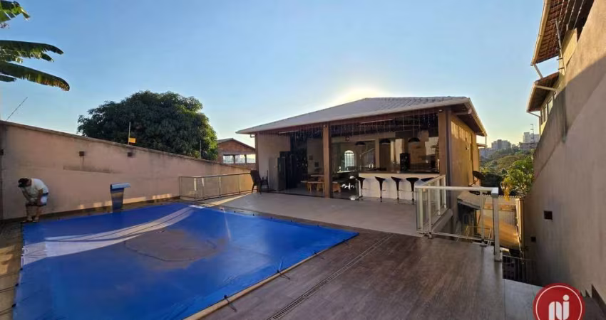 Casa com 6 dormitórios à venda, 250 m² por R$ 1.490.000 - Havaí - Belo Horizonte/MG