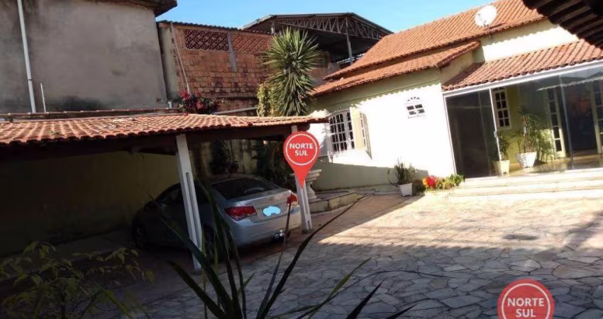 Casa com 3 dormitórios à venda, 170 m² por R$ 1.000.000,00 - Água Branca - Contagem/MG