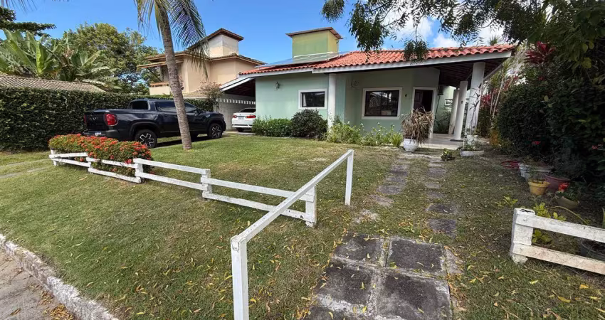 Casa térrea, 4/4, rústica, interconectada, espaçosa e com energia solar.