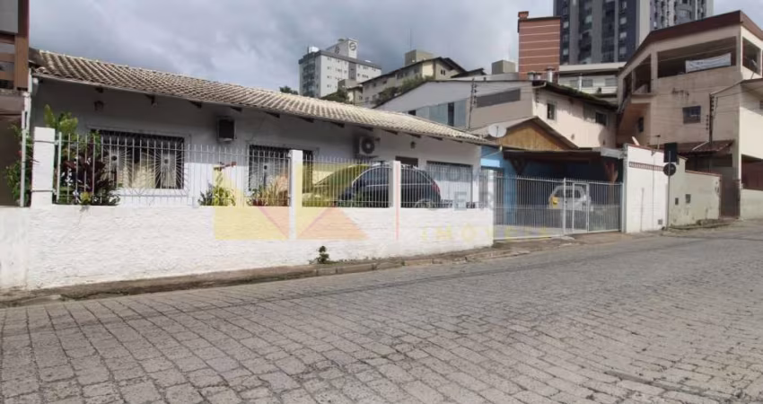 Casa com 3 quartos à venda na Rua Carl Wahle, 352, Água Verde, Blumenau
