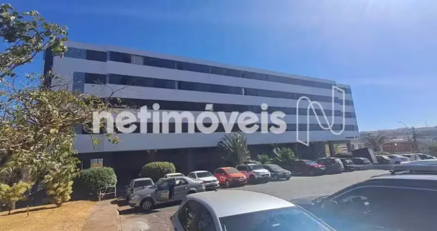 Vendo linda kitnet &ndash; andar alto com vista livre!