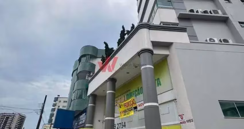 Apartamento semi mobiliado em vila operária, itajaí/sc