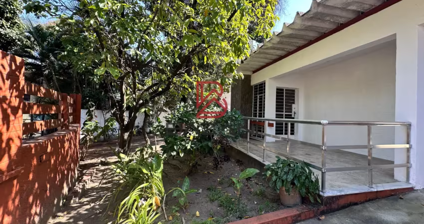 Vendo excelente casa em condomínio - centro de campo grande