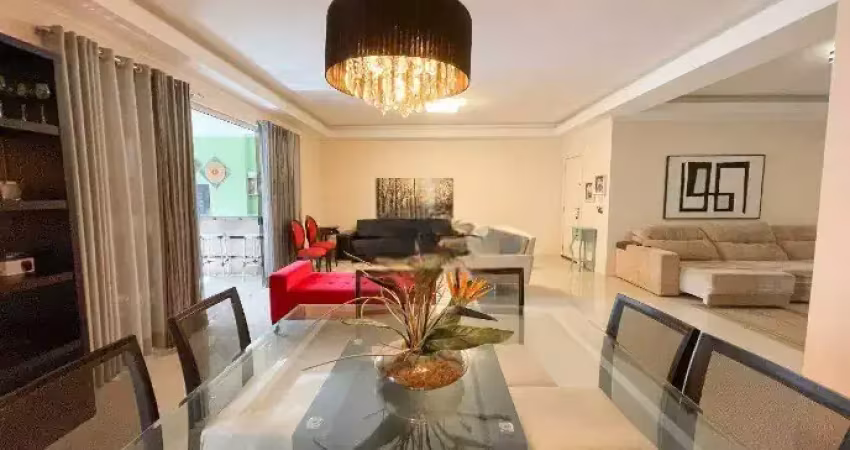 Excelente apartamento para locação anual, 270m do mar em meia praia