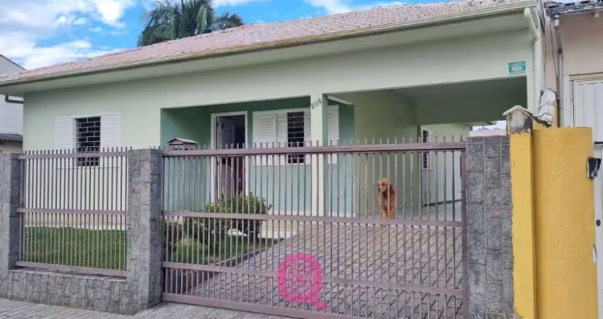 Casa com 3 quartos à venda na Rua Tiradentes, Morrotes, Tubarão