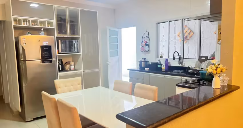 Linda casa no parque dos sinos em jacareí com 3 dormitórios.