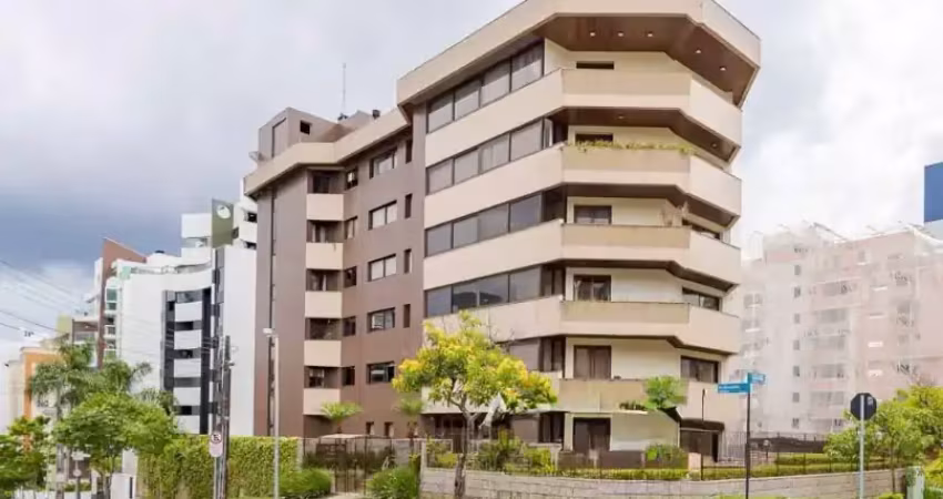 Excelente apartamento de 427m área util.
cozinha e banheiros novos.