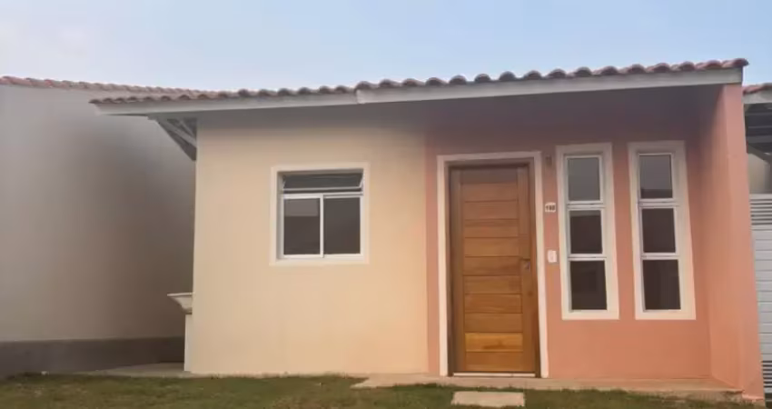 Casa no condomínio éden village com quintal e vaga para 2 carros. segurança e lazer completo.