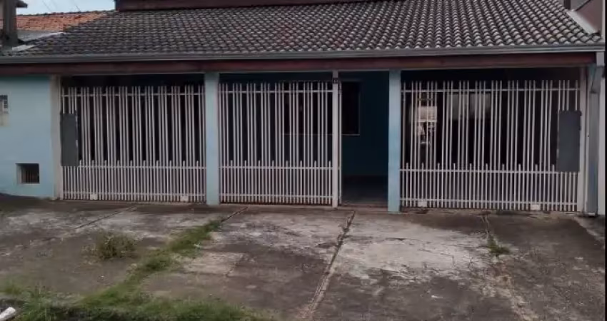 Excelente casa na vila nova sorocaba perto do coreto. 4 quartos e garagem pra 6 carros.