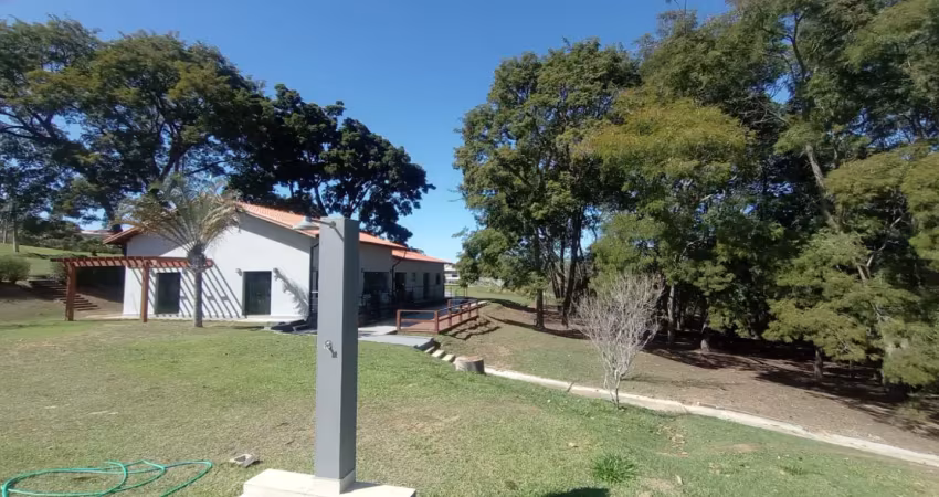 Chácara de 1000 m² em condomínio fechado em alambari. aceita apto ou casa em sorocaba.