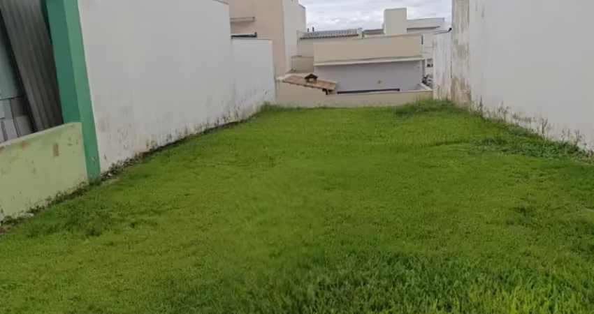 Terreno plano de 7 x 22 m no condomínio horto florestal 2.  fácil acesso para o centro ou para a castelo branco.