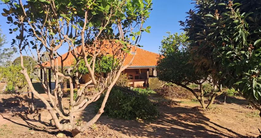 Chácara de 1000 m², documentada, no condomínio village paraíso, km 133 da raposo tavares.