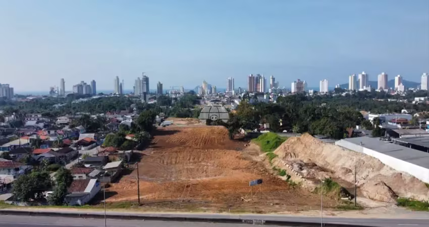 Terreno comercial à venda na Rua Adolfo Cabral Júnior, Meia Praia, Navegantes