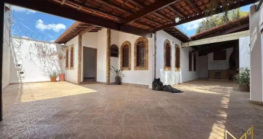 Casa com 3 quartos à venda na Rua Manoel Eustáquio, 197, Santa Amélia, Belo Horizonte
