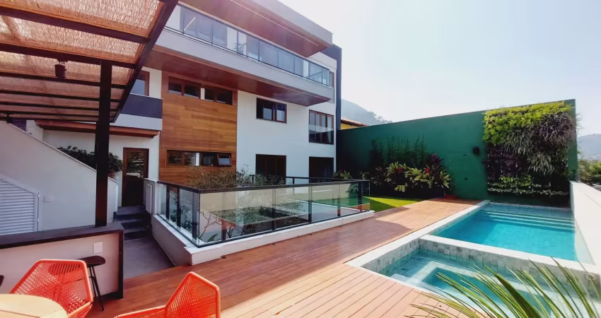 Casa contemporânea de 4 quartos, suíte, 3 vagas, piscina  e vista  em são francisco.