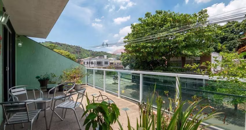 Casa à venda com 05 quartos, piscina e churrasqueira na vila kosmos