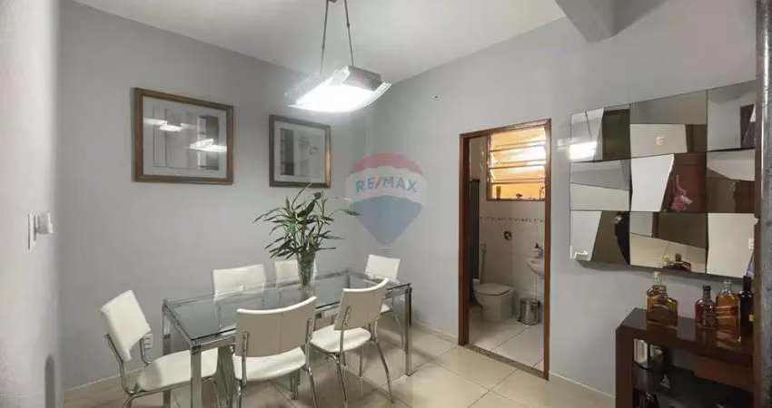 Casa bifamiliar totalmente independente, cada uma com 03 quartos no bairrinho em vista alegre