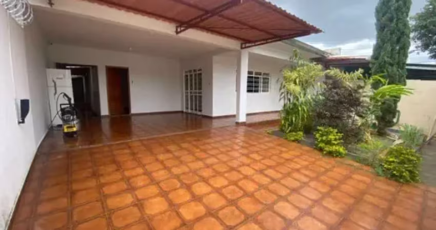 Casa com 3 quartos à venda na P 37, Setor dos Funcionários, Goiânia