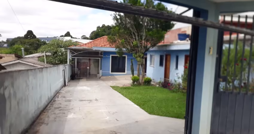 Duas casas 160 + 60 m2, num terreno de 360 m2 , pontas para morar e também receber um aluguel como renda extra.