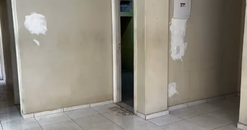 3 quartos para reformar ao seu gosto!!! prédio familiar e silencioso.
