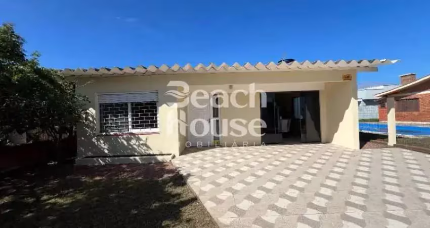 Belissíma casa com 3 dormitoríos bem localizada na nova tramandaí!!